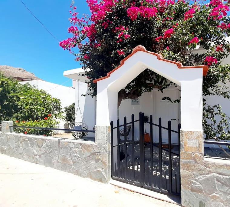 Annika'S Summer Dream Livadia  エクステリア 写真